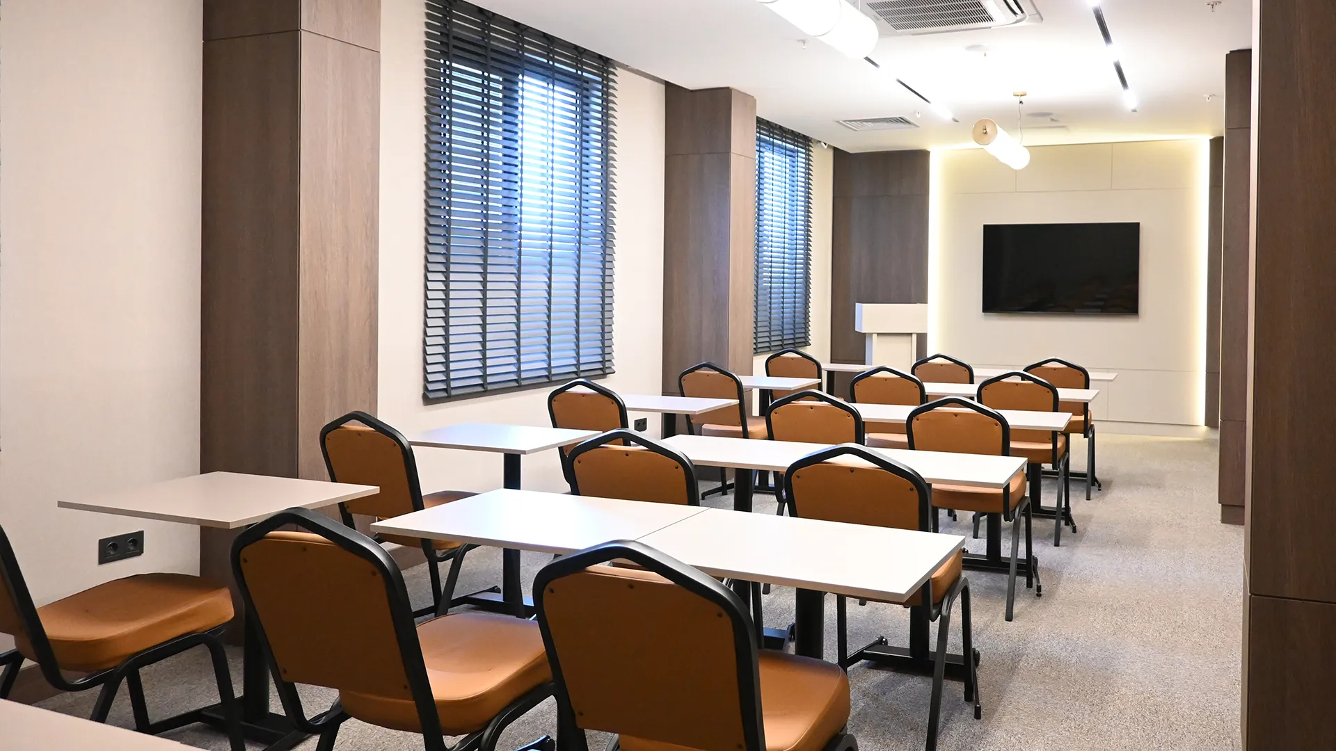 Safir Executive Boardroom Safir Executive Boardroom